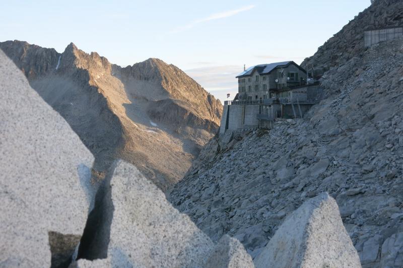 il rifugio Ai Caduti dell'Adamello alle Lobbie