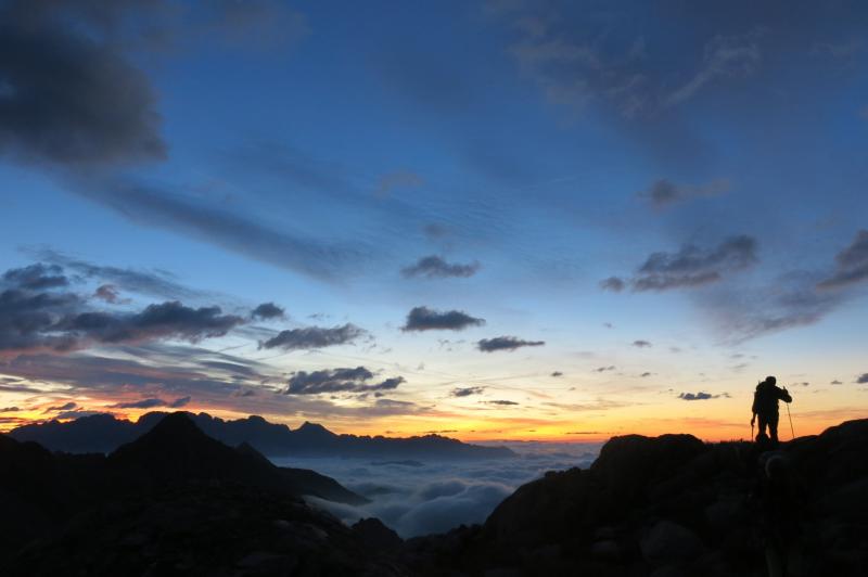 partenza all'alba dal rifugio Carè Alto